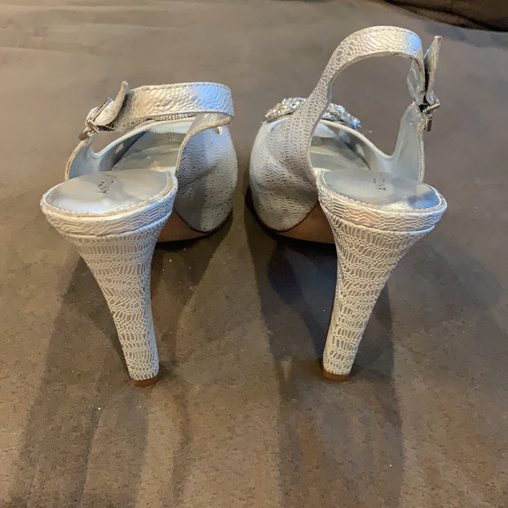 Heels - Picture 5 of 7
